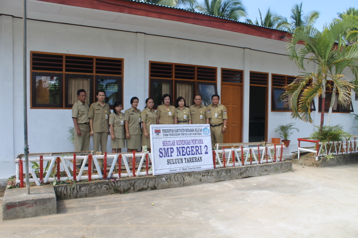 Sumenge Resmikan 3 RKB SMP N 2 Sultra